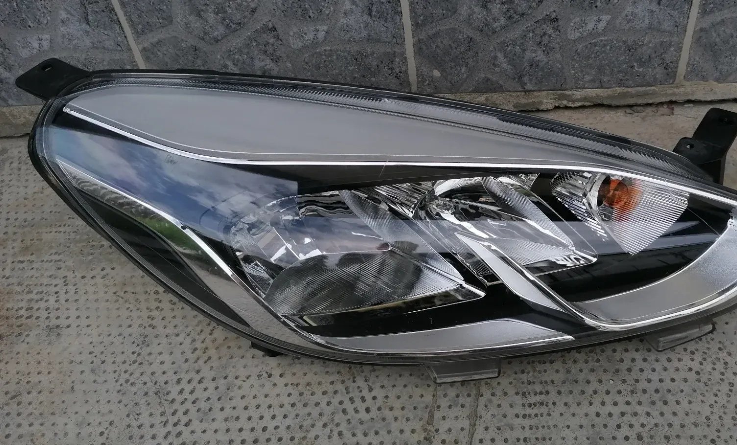 Front right headlight Ford Fiesta MK8