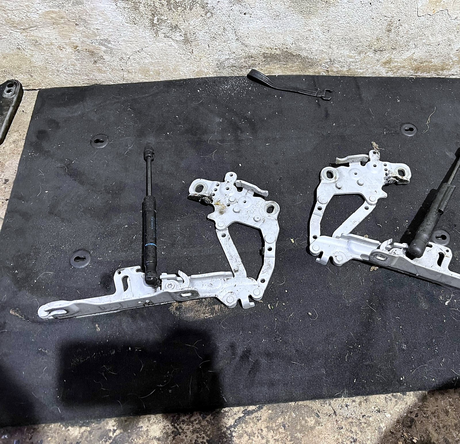 Hood hinges BMW 1 F20