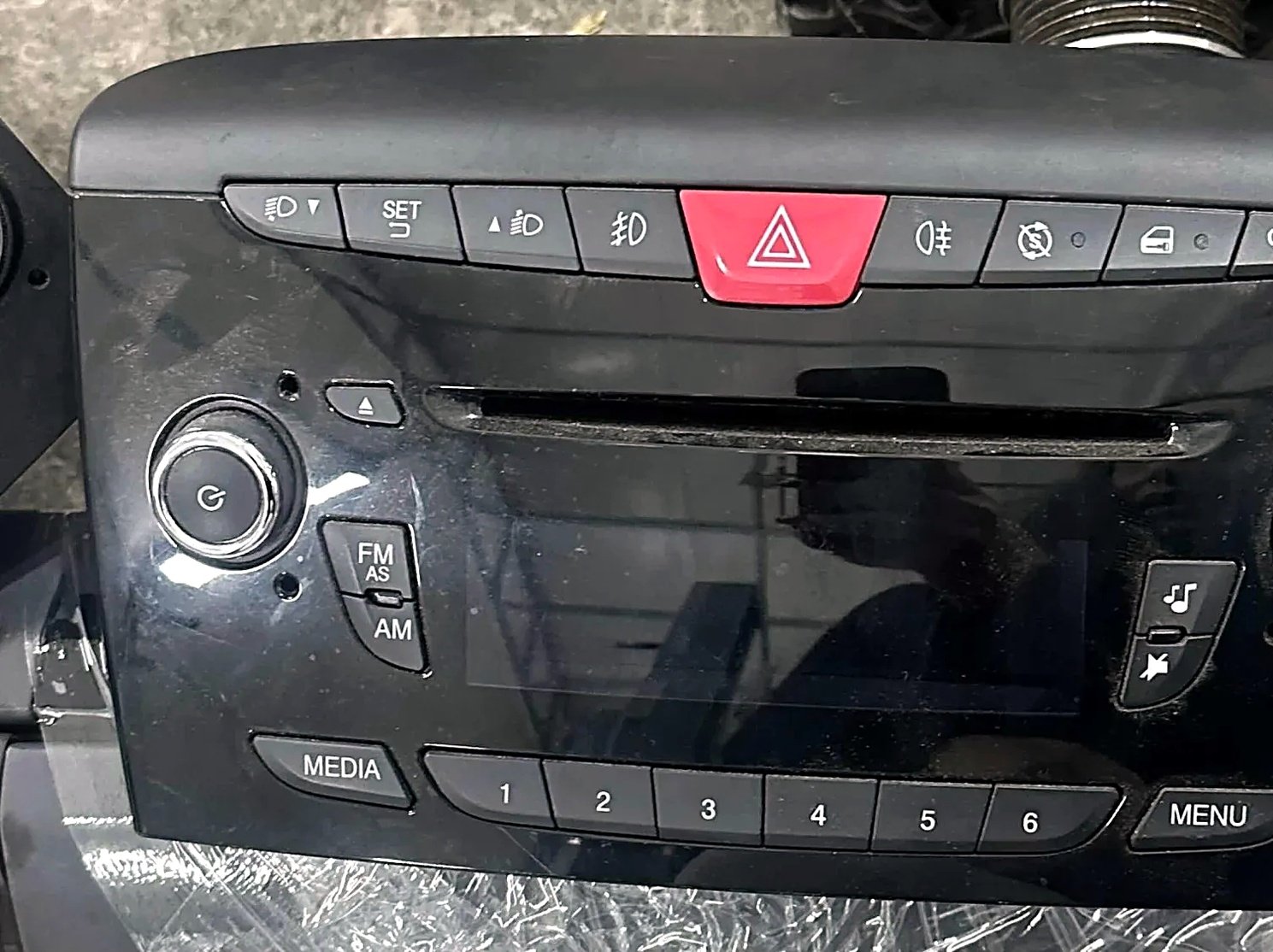Fabrički radio Lancia Y 2012