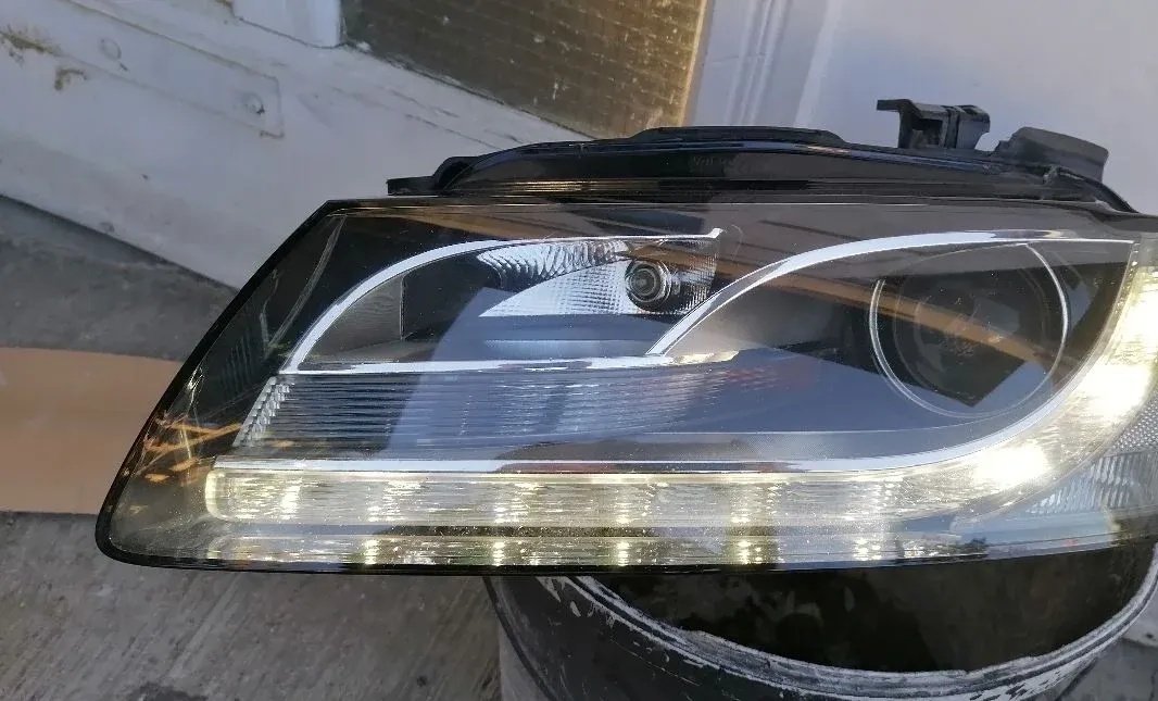 Front left xenon headlight with curve tracking Audi A5