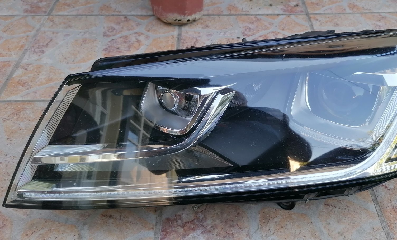 Front left xenon headlight VW Touareg 16-18