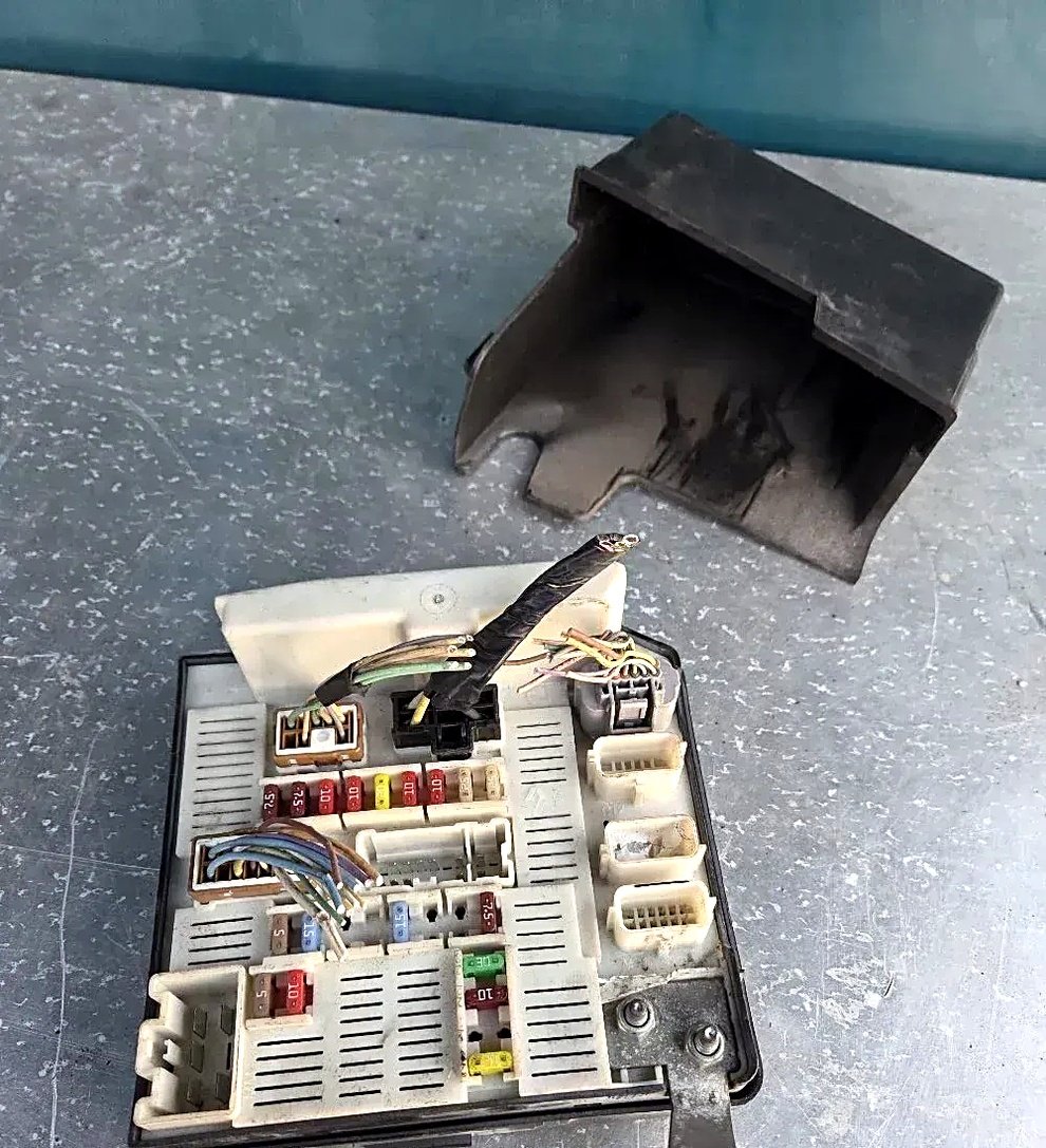 Renault USMC-PFT fuse box module 8200481866-G N2
