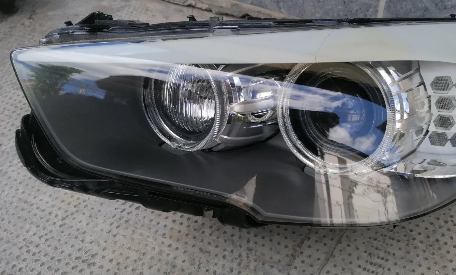 Front left xenon headlight BMW F07