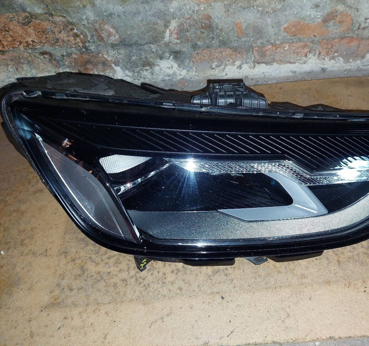 Front headlights Audi A4 8W0941012 8W0941011