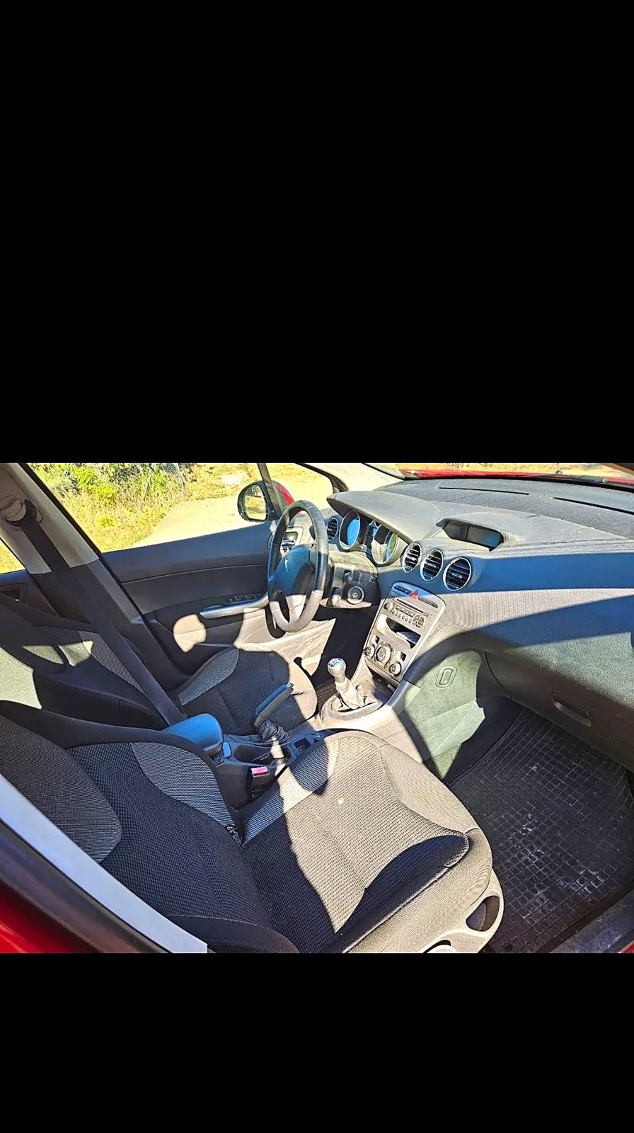 Peugeot 308 seats 5-door saloon