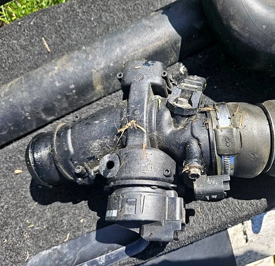 Throttle body 1.6 HDI 90hp Peugeot