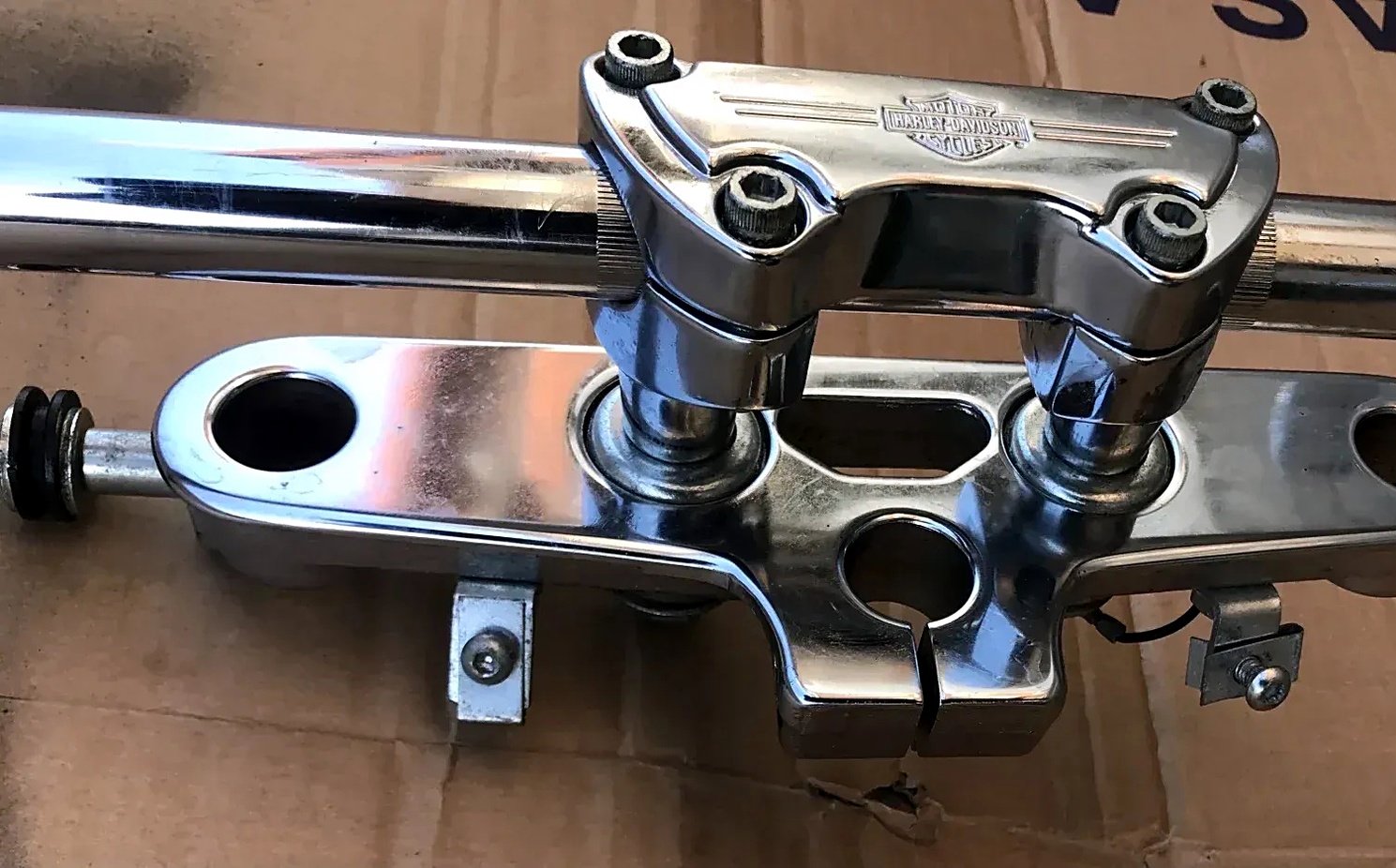Upper steering yoke and handlebar for Springer Harley Davidson