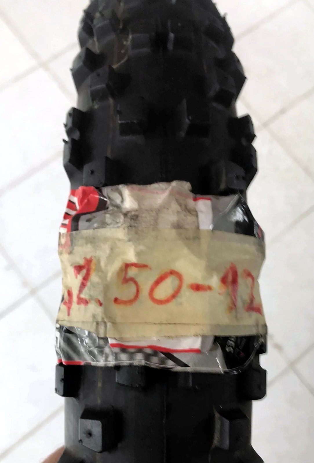 Nova moto guma Vee Rubber 2.50-12