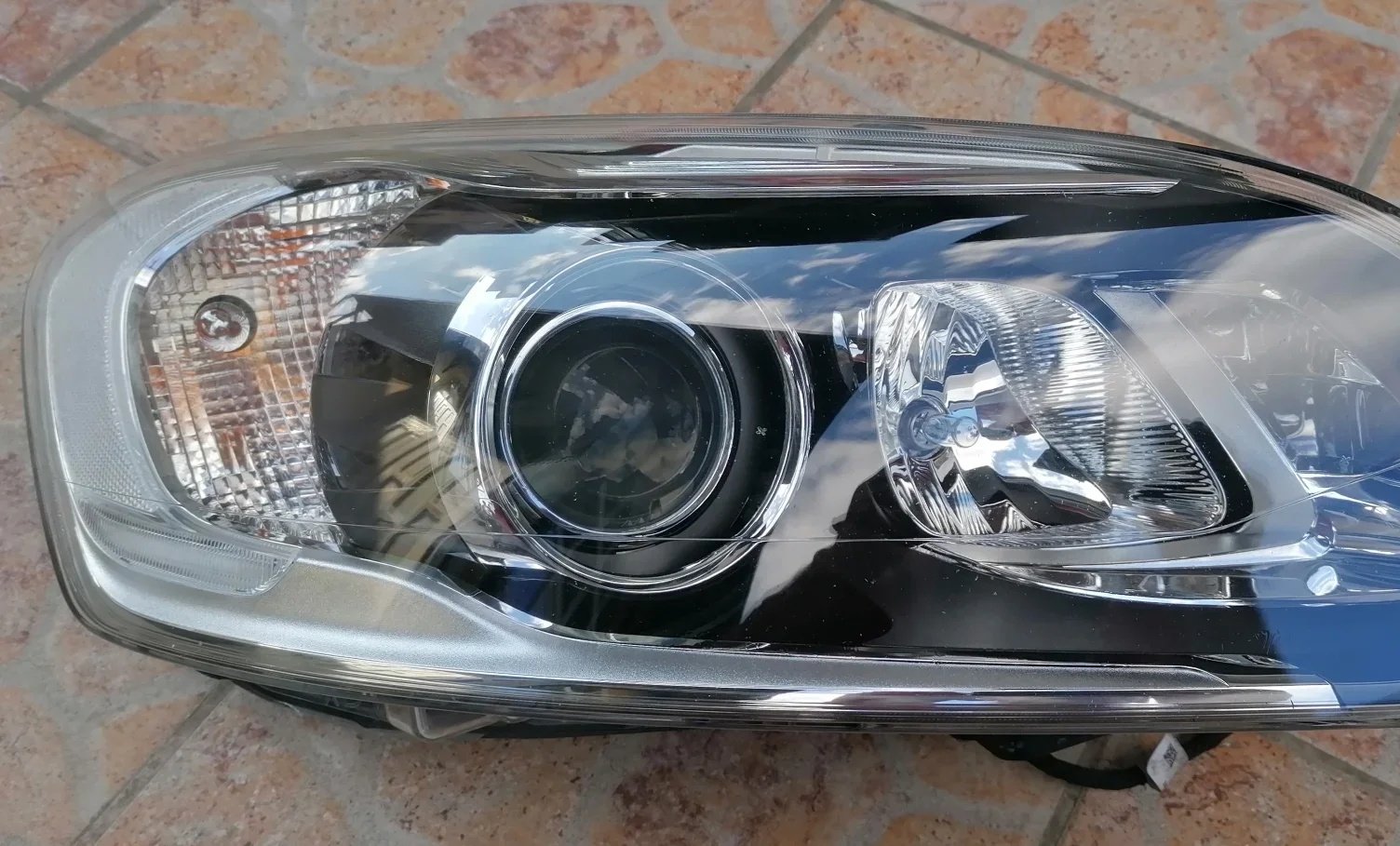 Right front xenon headlight Volvo XC60 facelift