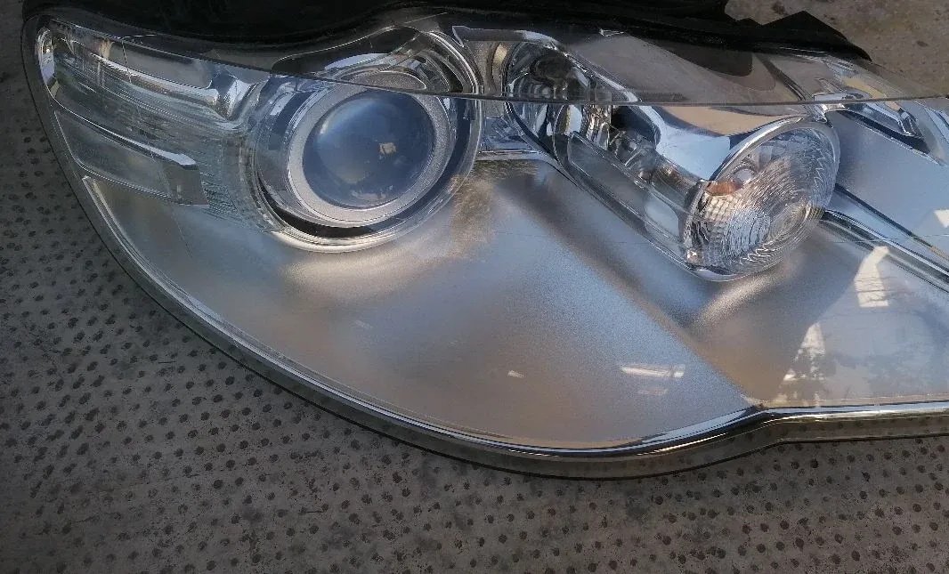 Right xenon headlight VW Touareg 2007-2010