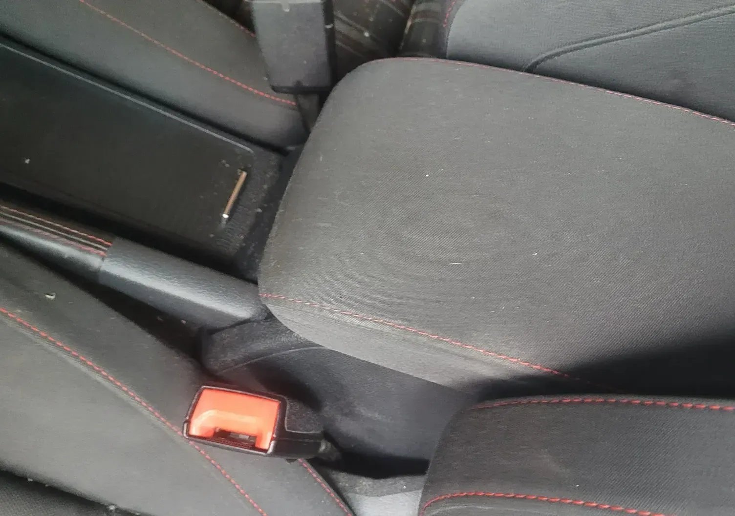 Naslon za ruku VW Golf 6 GTI