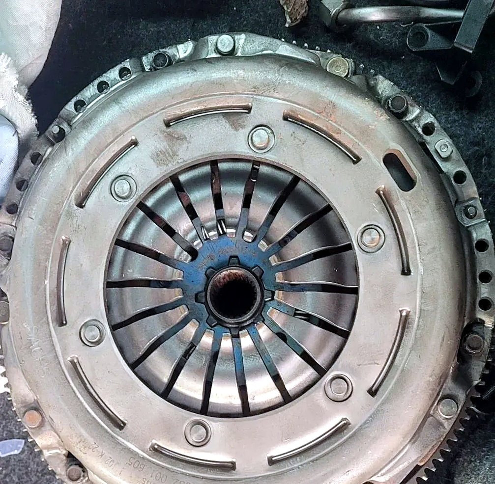 Clutch kit with flywheel VW Golf 6 2.0 6-speed