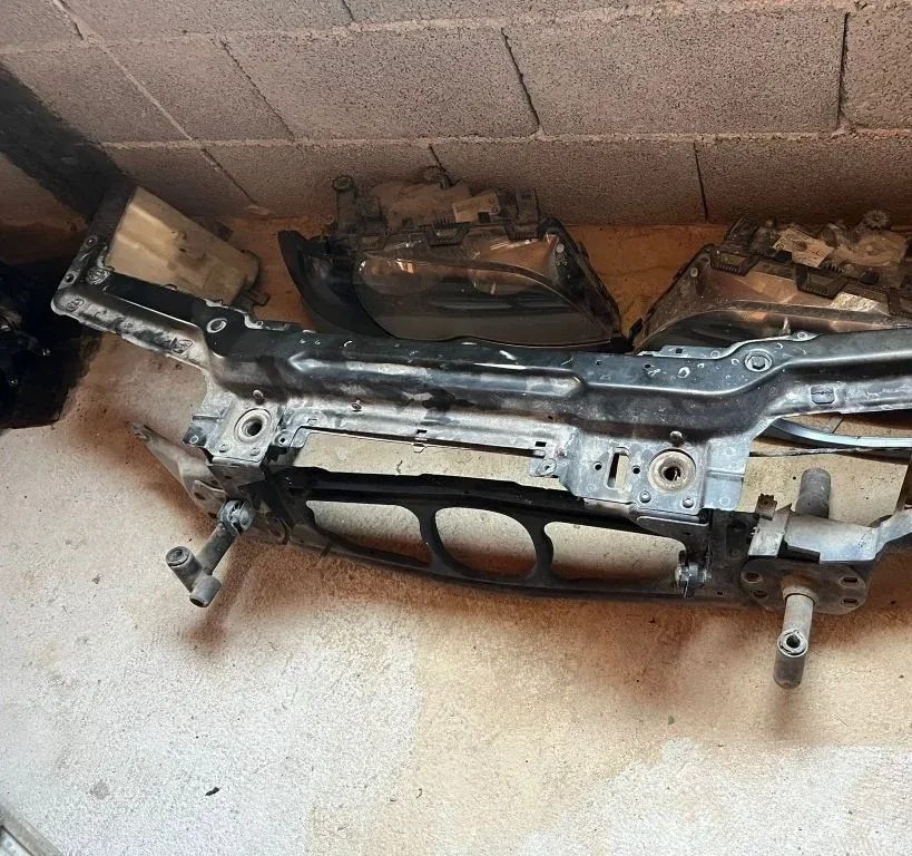 Prednja prsa BMW E46 ristajling