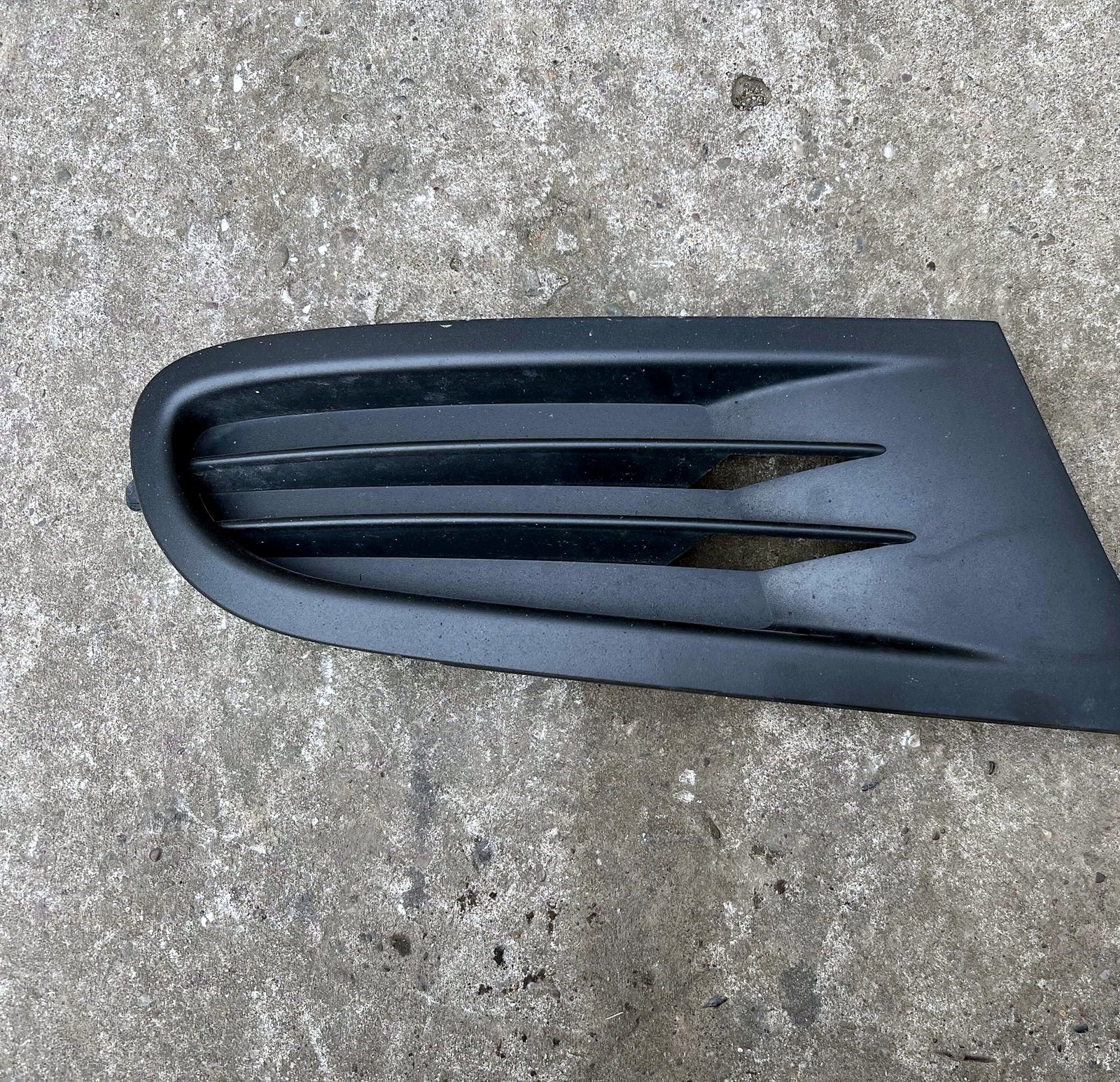 Small front grille right fog light cover VW Golf 6