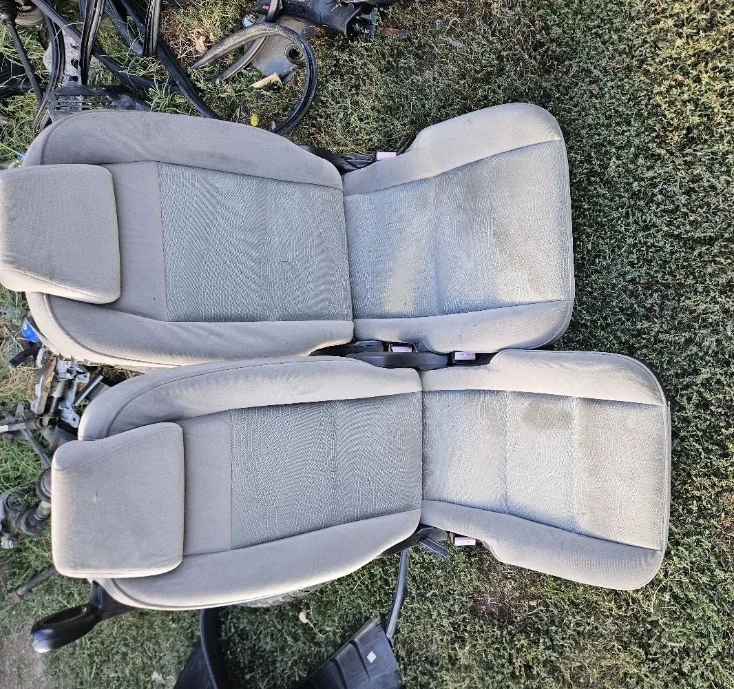 Sedišta 6 i 7 Peugeot 307