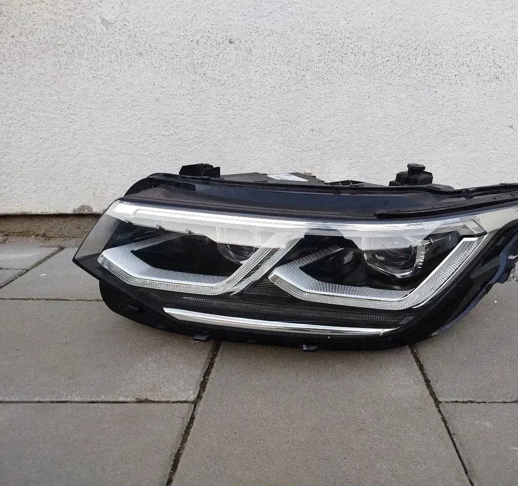 Передние фары VW Tiguan IQ Light 5NB941081G 5NB941082G