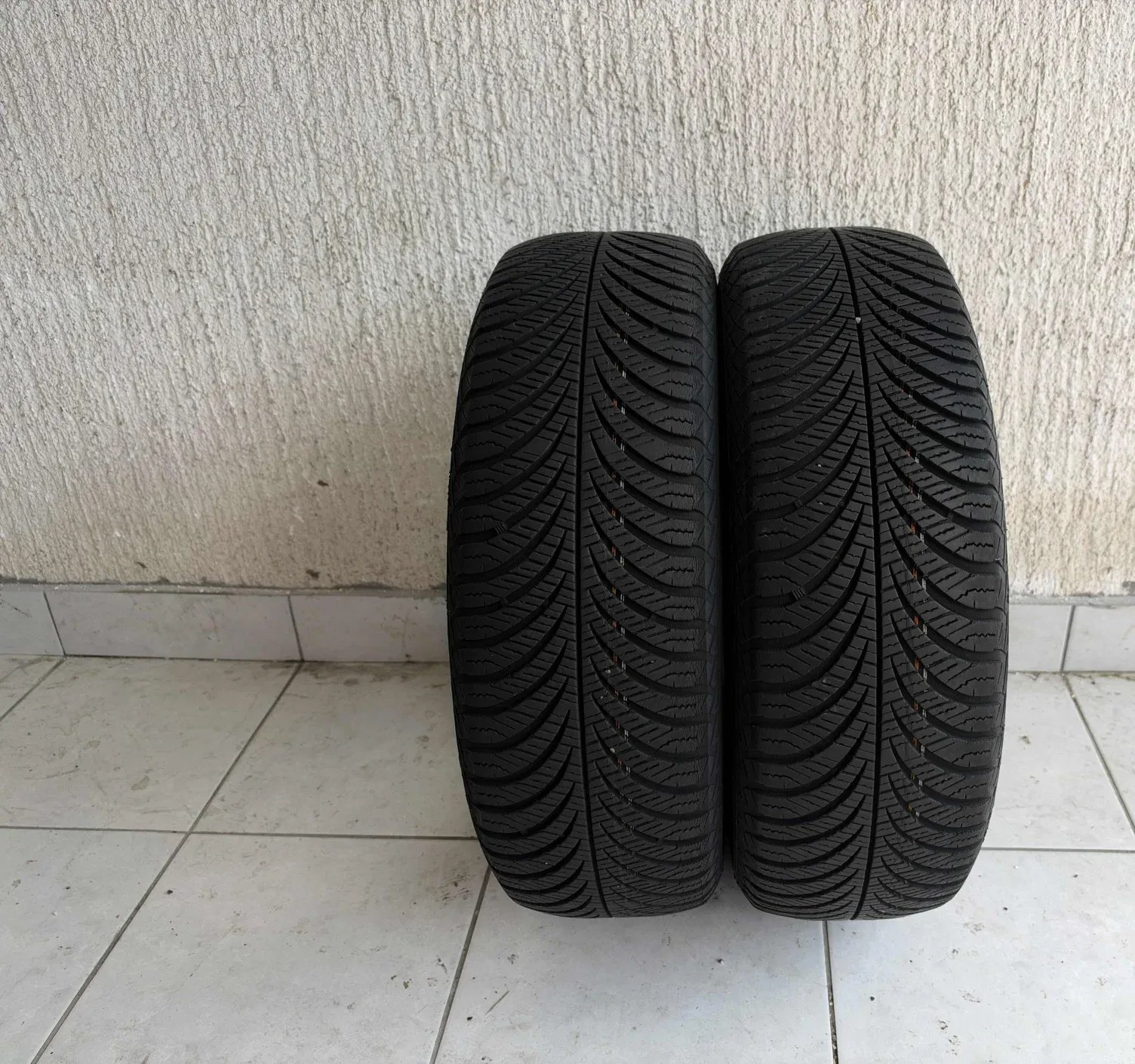 GoodYear 185/65 R15 all-season tyres