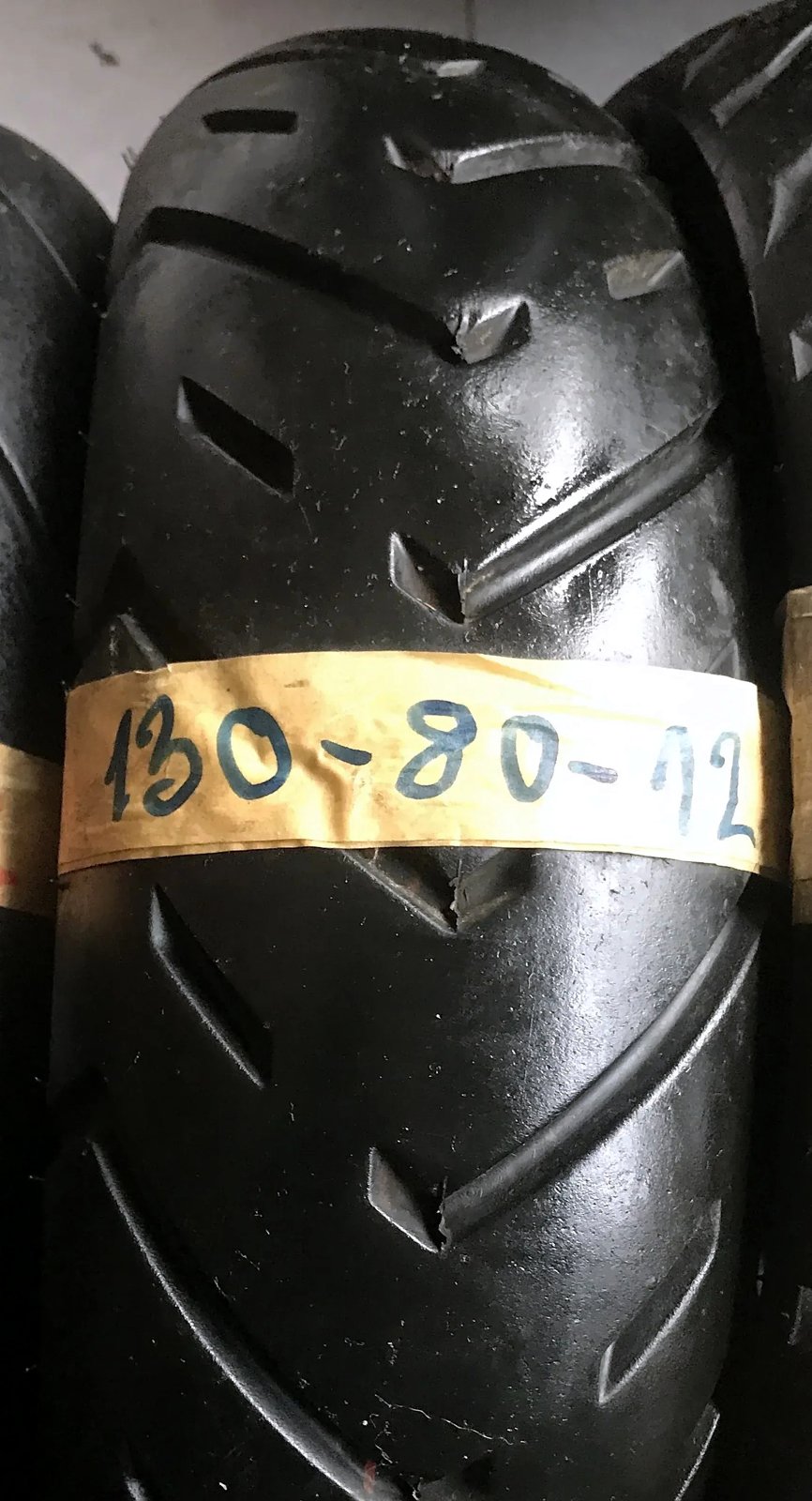 IRC 130/80-12 guma