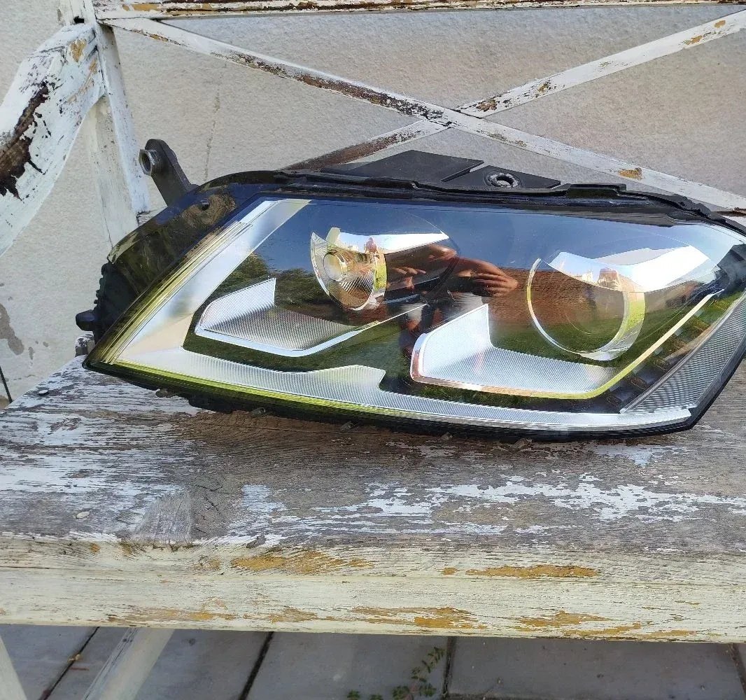 Front left xenon headlight VW Passat B7 3AB941751