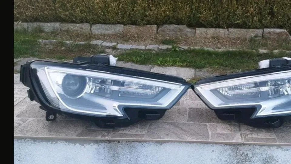 Prednji farovi Audi A3 8V 8V0941005E 8V0941006E