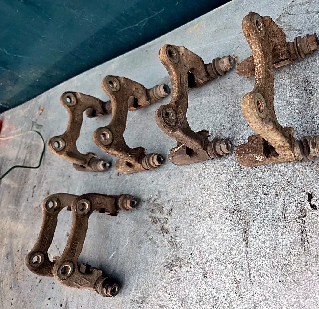 Rear brake caliper bracket left right Renault Megane 2