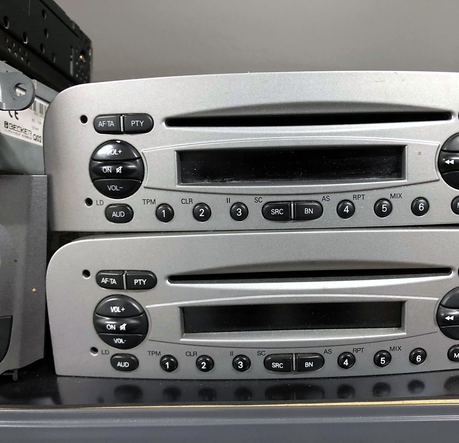 Alfa Romeo 147 CD player with code, working