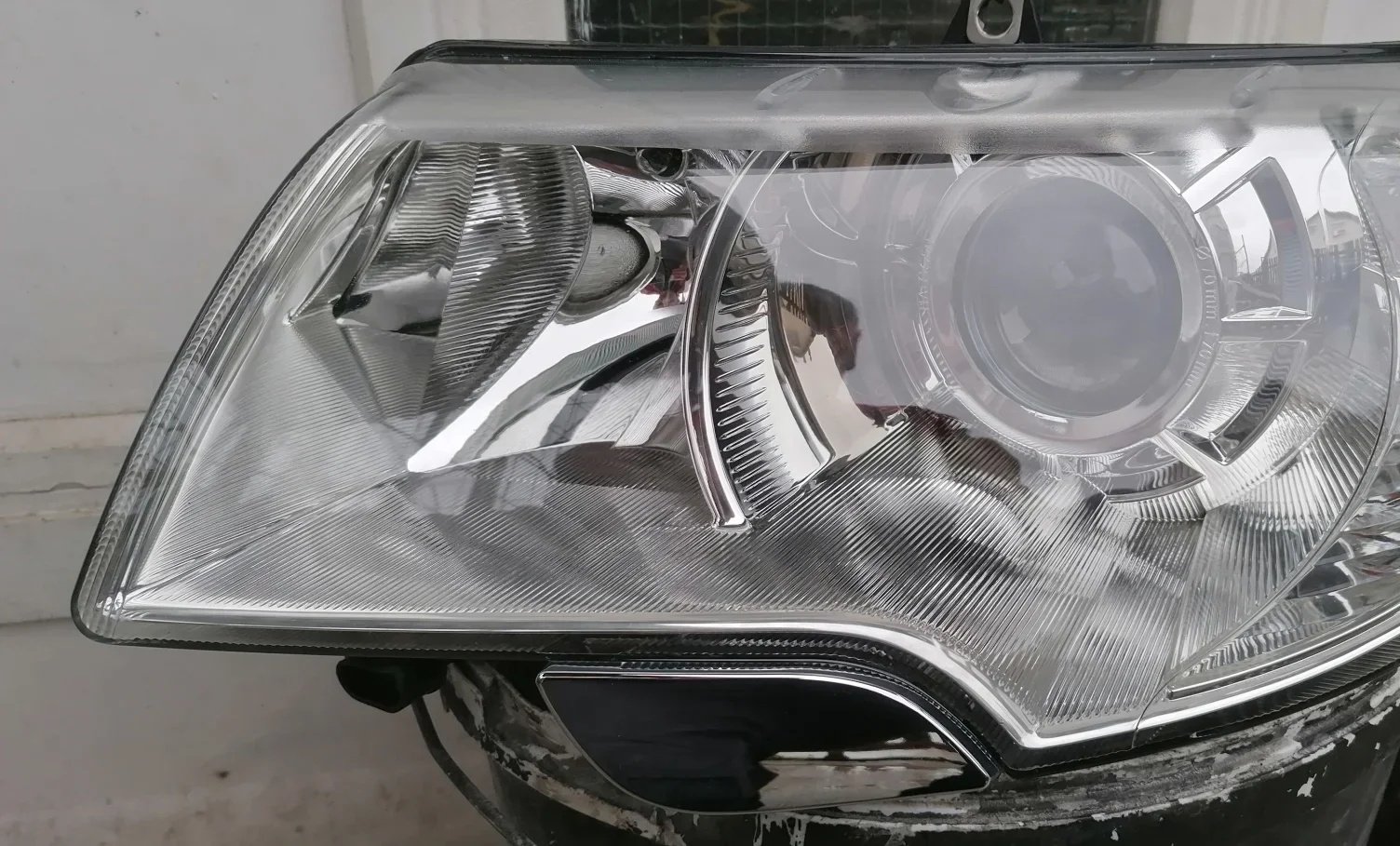 Front left headlight Škoda Superb II
