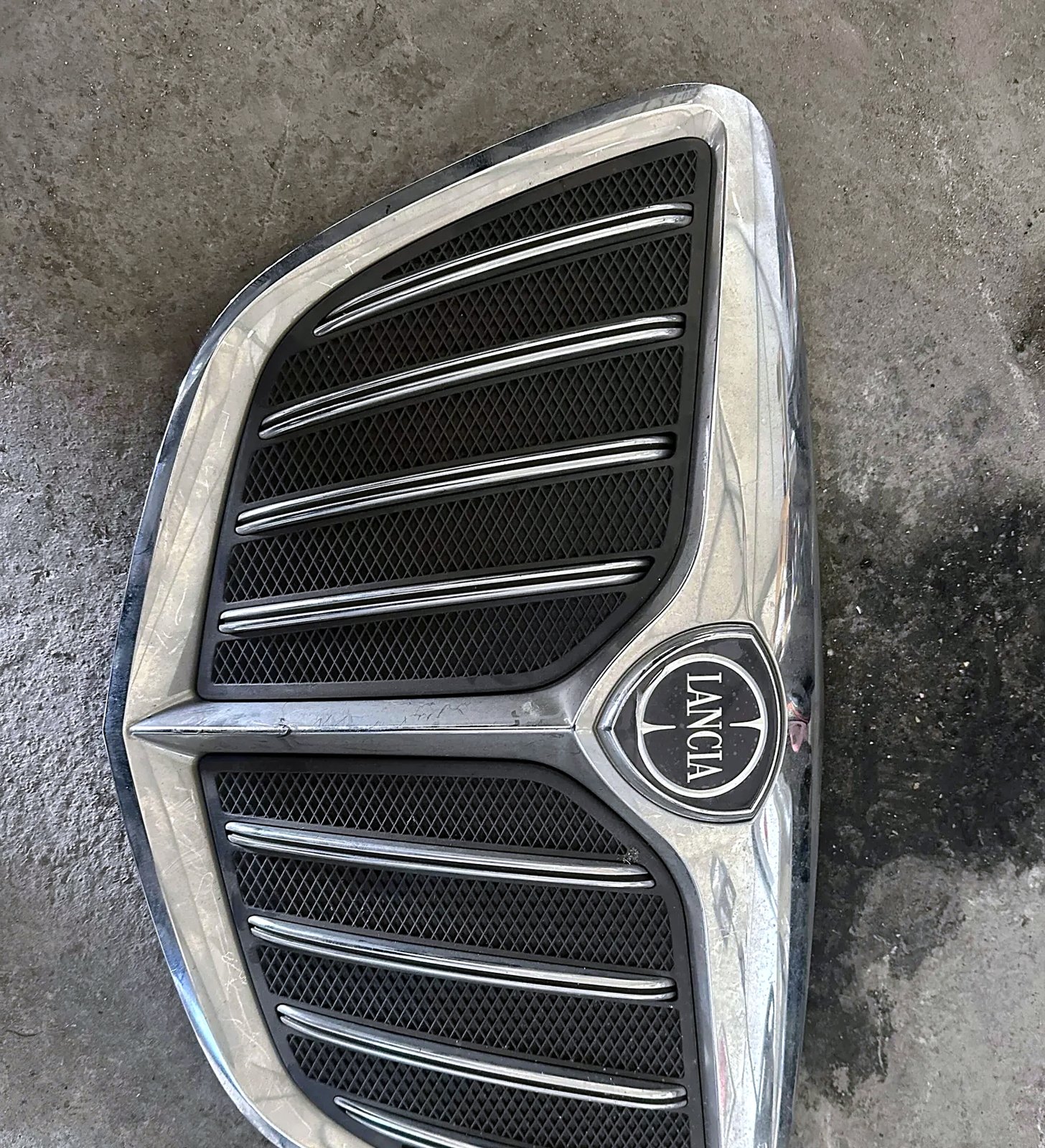 Front hood Lancia Musa 2009